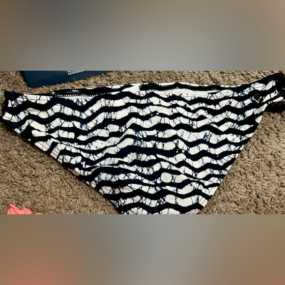 Reef bikini swim bottoms cheeky NWOT - Picture 2 of 4